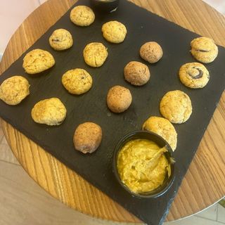 20 mini-cookies + 4 salsas para dippear