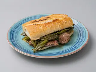Bocadillo de pinchitos de carne