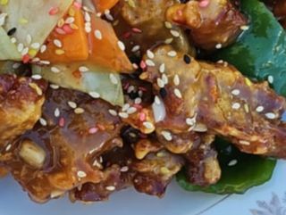 Atún crujiente con salsa picante