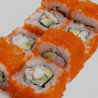 Uramaki de masago naranja con langostinos cocidos