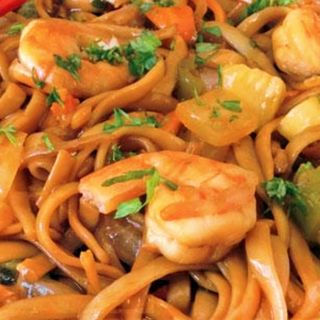 Tallarines salteado con langostinos