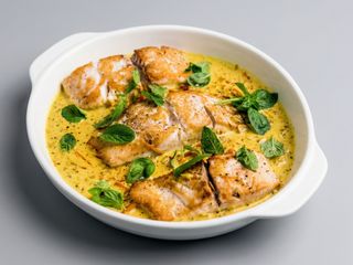 Salmón Crujiente Con Salsa De Curry