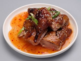 Pato con salsa dulce picante 