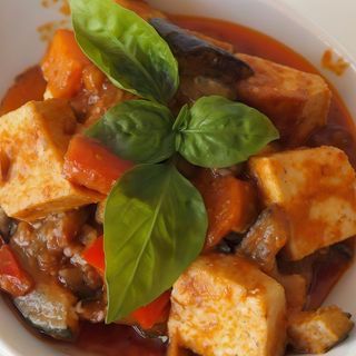 Tofu con salsa curry tailandés 