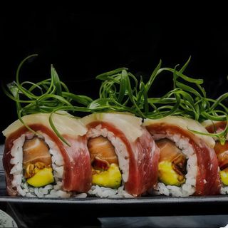 Flameado uramaki de atún con salmón 