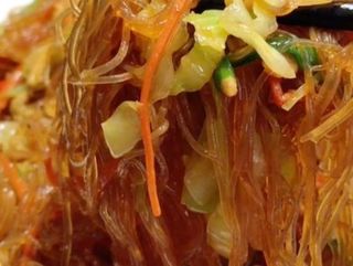 Fideos de cristal con ternera