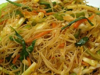 Fideos de arroz  con pollo