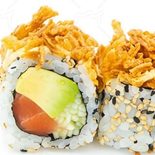 Uramaki de cebolla crujiente salmón