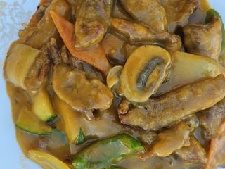 Pollo vegetal con salsa curry tailandesa