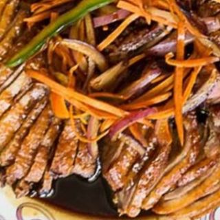 Pato con salsa picante