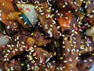 Atún crujiente con salsa teriyaki