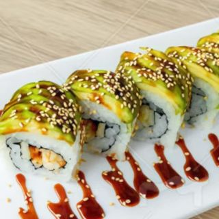 Uramaki de aguacate con tempura langostinos