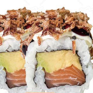 Uramaki de cebolla crujiente salmón picante
