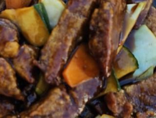 Pollo vegetal con verduras