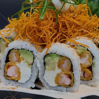 Uramaki de patata crujiente con langostinos