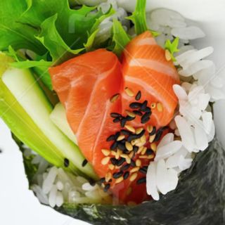 Temaki salmón