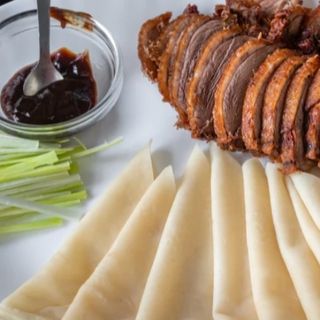 Pato crujiente con creps