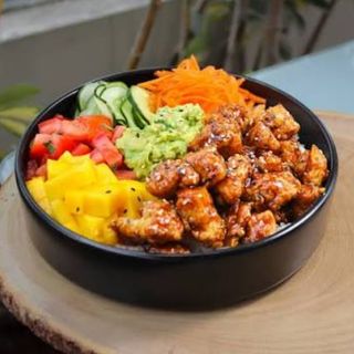 Poke bowl tempura salmon