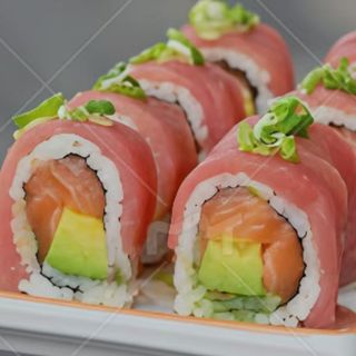 Uramaki de atún con salmón