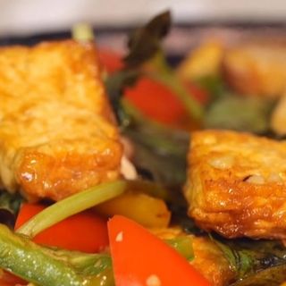 Tofu con salsa teriyaki