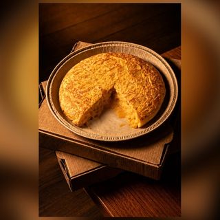 Tortilla de patata y cebolla caramelizada trufada punto crudo