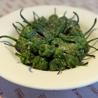 Pimientos del Padrón con sal Maldon