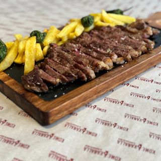 Entrecot de ternera Angus Gallega con patatas fritas caseras