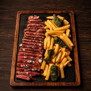 Entrecot de ternera Angus Gallega con patatas fritas caseras