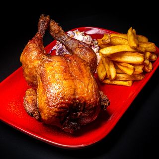 Pollo estilo Mediterraneo a la leña con patatas