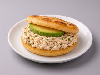 Arepa frita Reina Pepiada