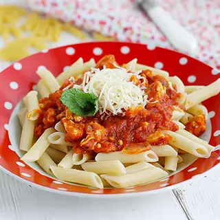 Macarrones Con Pollo(1/2 Ración)