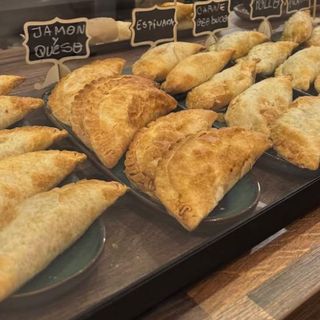 Empanada Clásica De Jamón & Queso (1 Ud.)