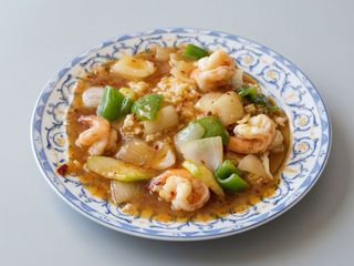 Arroz con gambas y salsa curry