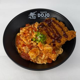 Fideos con tomate, huevo y pollo