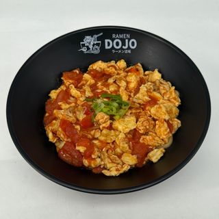 Fideos con tomate y huevo