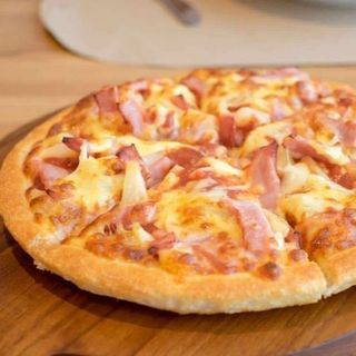PIZZA DE JAMON Y QUESO
