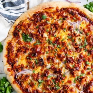 PIZZA DE POLLO MARINADO