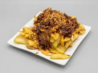 Patatas con cerdo mechado