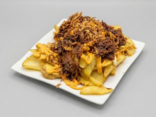 Patatas con cerdo mechado