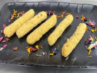 Finger de mozarella empanada