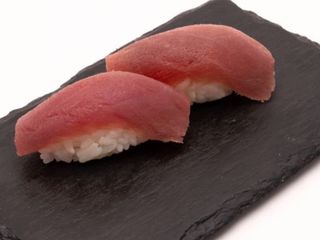 Nigiri de Atún (3 Piezas)