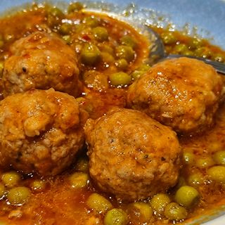 ALBONDIGAS EN SALSA