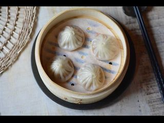 300.xiaolongbao con caldo (blanco)4pcs