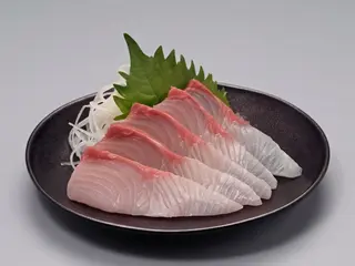 135. Sashimi Hamachi 3P