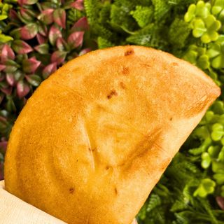 Empanada de Tajada con Queso Llanero