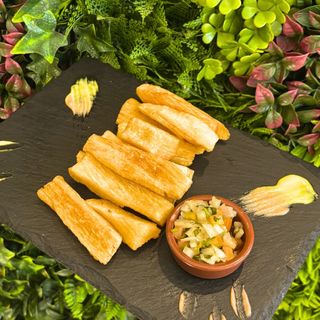 Ración de yuca frita