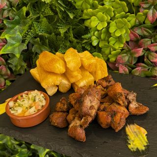 Cochino frito con yuca
