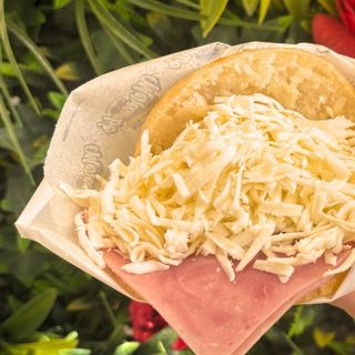 Arepa De Jamón Y Queso