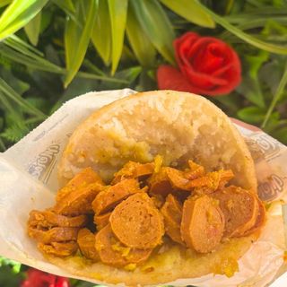 Arepa De Salchicha En Salsa