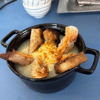 Sopa de cebolla francesa